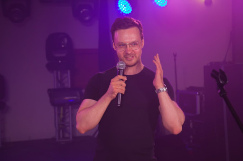 oleg_fishelev_022201.jpg